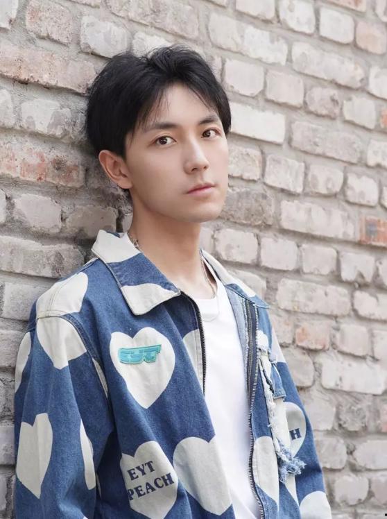 吃瓜网红头像图片男生版,揭秘吃瓜网红男生版头像魅力