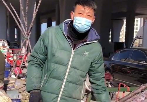 摆地摊男网红吃瓜视频,揭秘地摊经济背后的生活百态